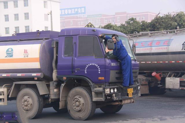 造成3000万货车2x.jpg
